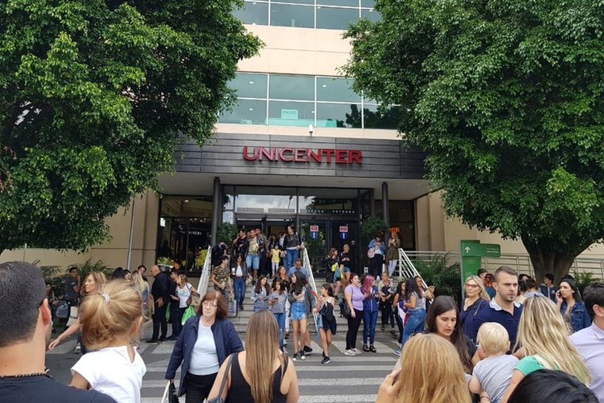 Evacuaron el shopping Unicenter por una amenaza de bomba