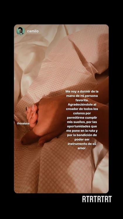 La foto en la cama, en medio de las sábanas revueltas, se multiplicó en las redes sociales y subió el perfil atrevido de la pareja, que suele mostrarse en situaciones menos comprometidas