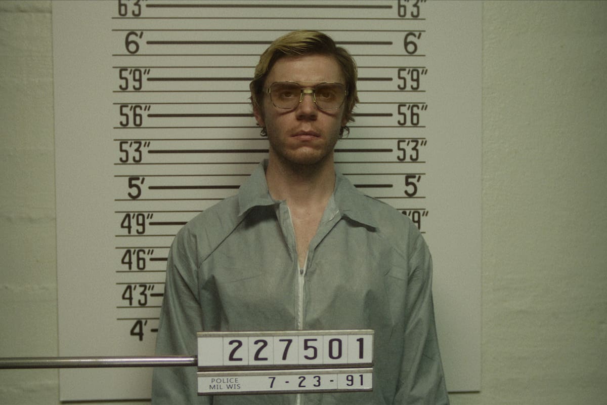 Evan Peters se puso en la piel de Jeffrey Dahmer, quien asesinó a 17 hombres y adolescentes, todos ellos negros, asiáticos o latinos, con los que inició un vínculo sexual