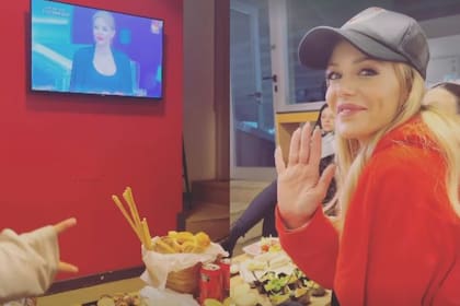 Evangelina Anderson miró parte del último programa de Los 8 escalones de los tres millones en el palco del estadio Monumental