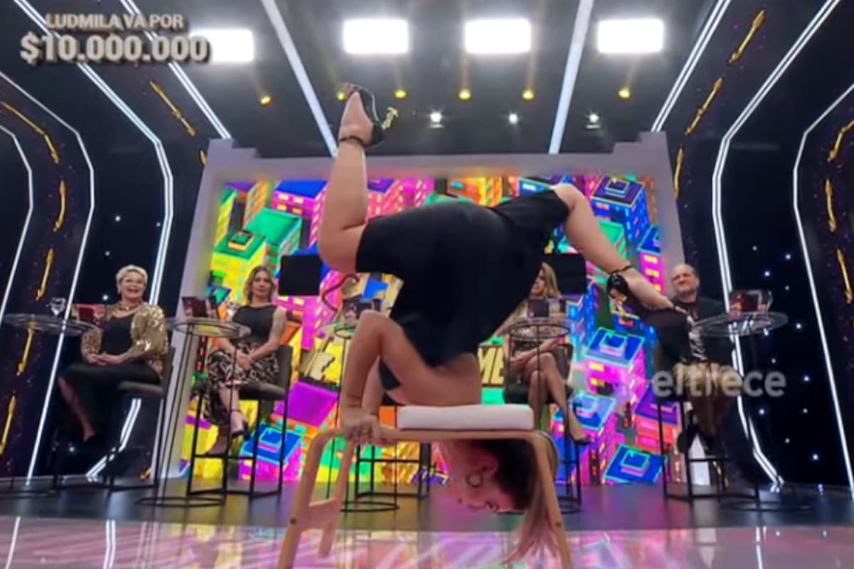 Evangelina Anderson recibió elogios y aplausos en Los 8 escalones al realizar difíciles posiciones de yoga (Foto: captura eltrece)