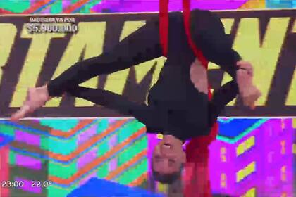 Evangelina Anderson se animó a un truco de acrobacia en Los 8 escalones y recibió el aplauso de todos