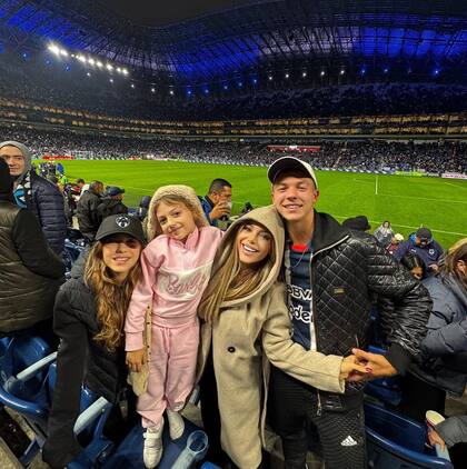 Evangelina junto a sus tres hijos: Bastian, Lola y Emma (Foto: Instagram/@evangelinaanderson)