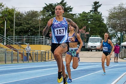 Evangelina “Vanshi” Thomas obtuvo el título argentino en la distancia de 800 metros con un tiempo de 2’07'’54/100 en el Campeonato Argentino que se disputa en la Pista “Hugo Lanasa” de Concepción del Uruguay, Entre Rios.
