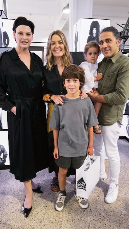 Evangelista junto a Ortega y la familia de la presidenta de Inditex: su marido, Carlos Torretta, y sus hijos Amancio y Matilda.
