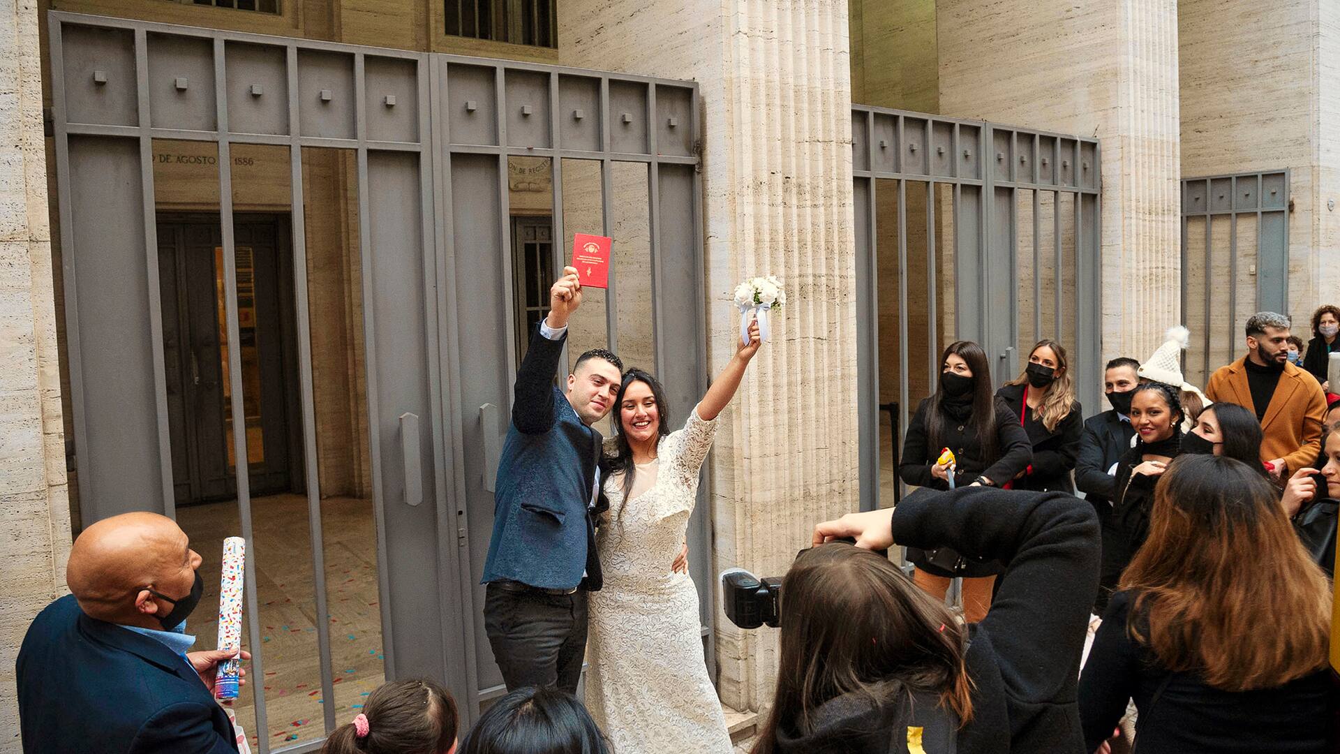 Evelin Alanis Páez y Cristian Díaz se casaron el lunes pasado en el Registro Civil de la calle Uruguay