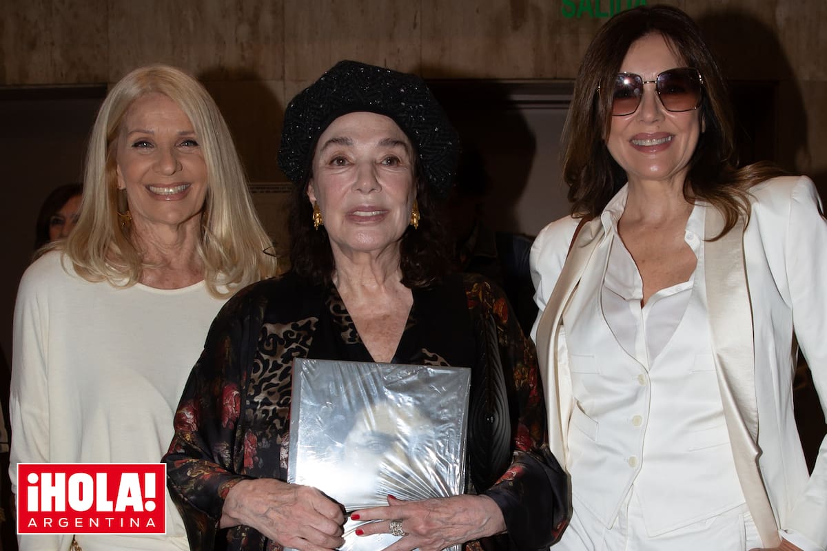 Evelyn Scheidl, Graciela Borges y Andrea Frigerio charlaron un buen rato antes de que empezara la presentación.
