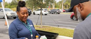 Comida gratis en Florida: calendario y dónde entregan bolsas de alimentos frescos