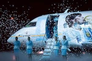 Evento de presentacion del avión Tango Dios, en el aeropuerto de Morón.