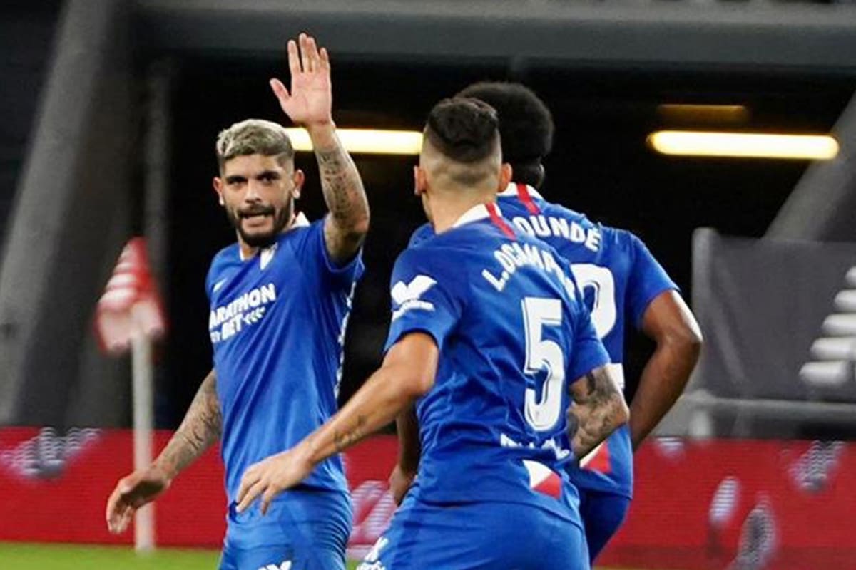 Éver Banega anotó su tercer gol en el campeonato, esta vez de tiro libre