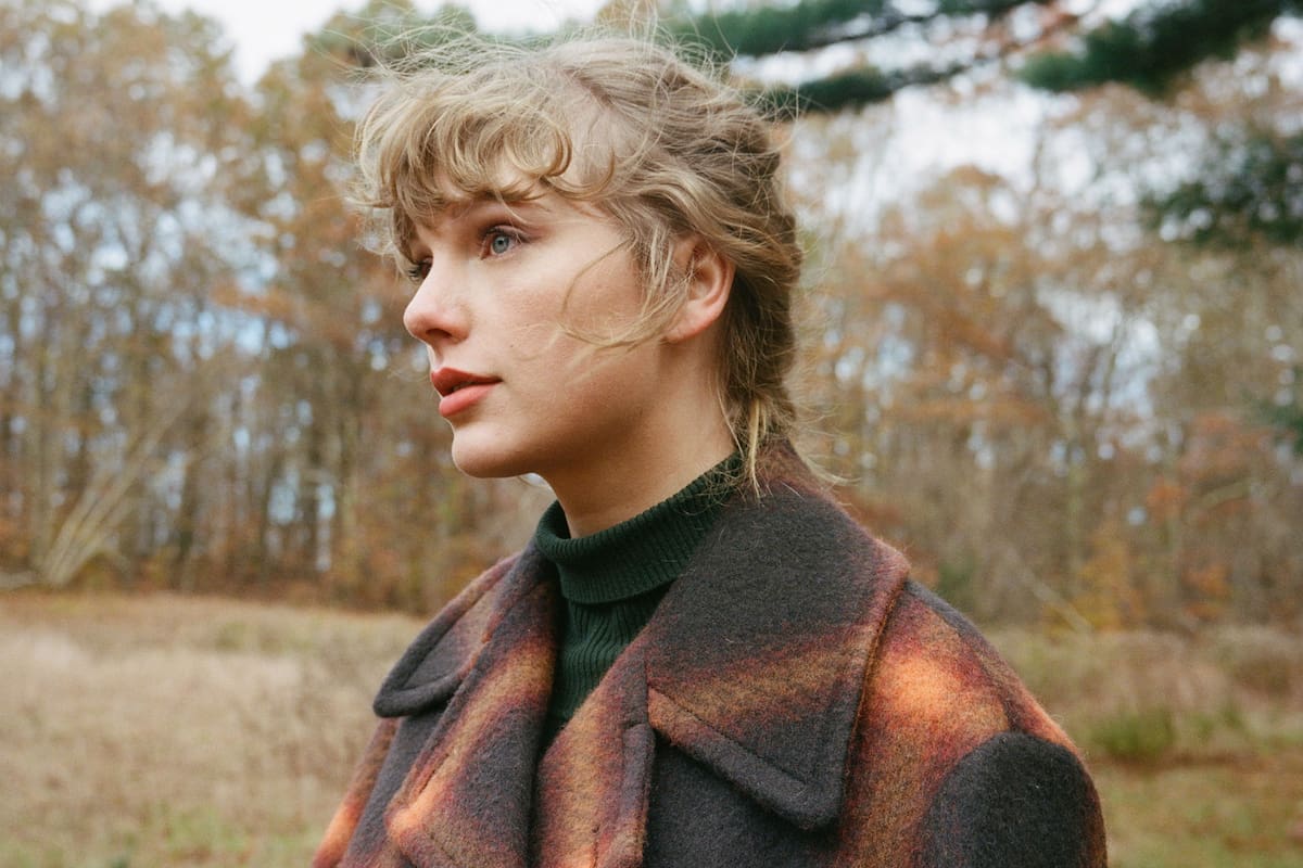 Evermore, el noveno álbum de Taylor Swift fue editado de manera sorpresiva el 11 de diciembre, apenas unos meses después del aclamado Folklore, y cuenta con las colaboraciones de Haim, The National y Bon Iver