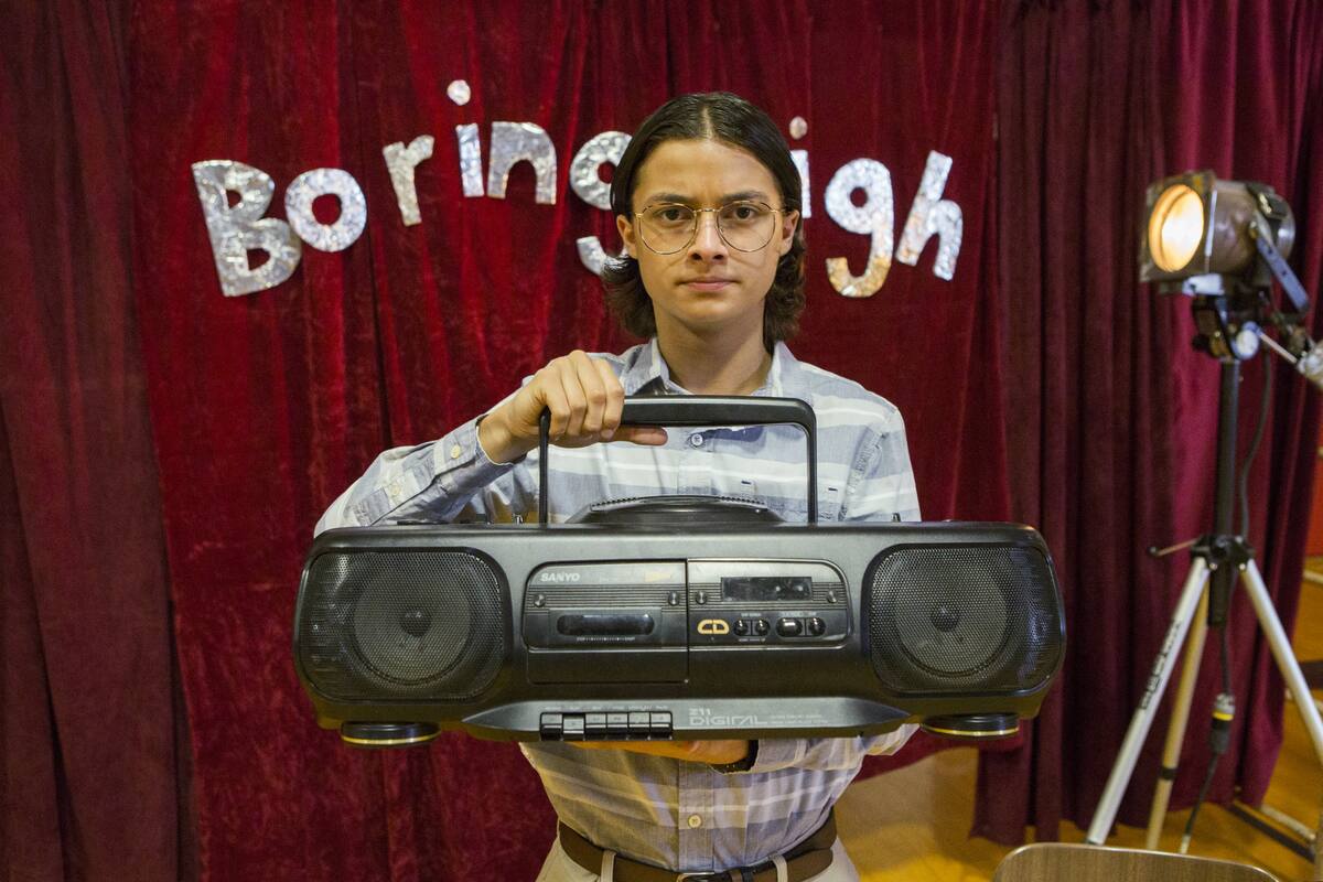 Everything Sucks, ambientada en una secundaria en 1996, no es una serie sobre la nostalgia