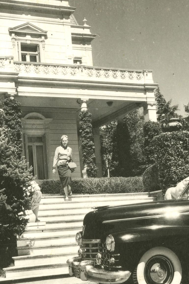 Evita saliendo de la quinta.