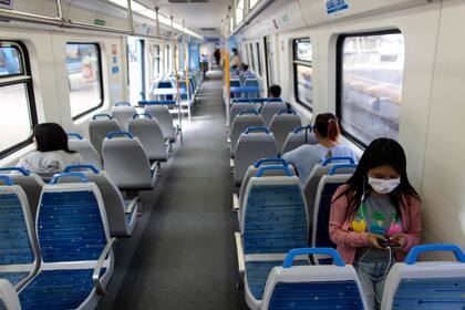 Evitar el uso de trenes, preferir los colectivos, respetar el distanciamiento social y viajar en horarios escalonados son algunas de las nuevas reglas