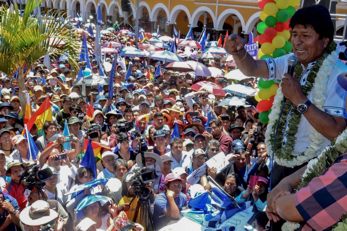 Evo, ayer, en un acto con seguidores en Cochabamba