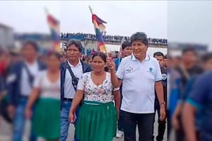 Evo Morales encabezó una marcha para pedir la renuncia de Rodrigo Paz