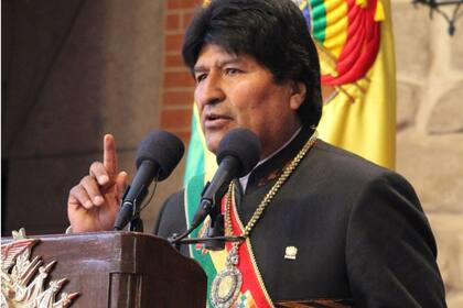Evo Morales con la medalla, el domingo pasado durante un discurso en Potosí