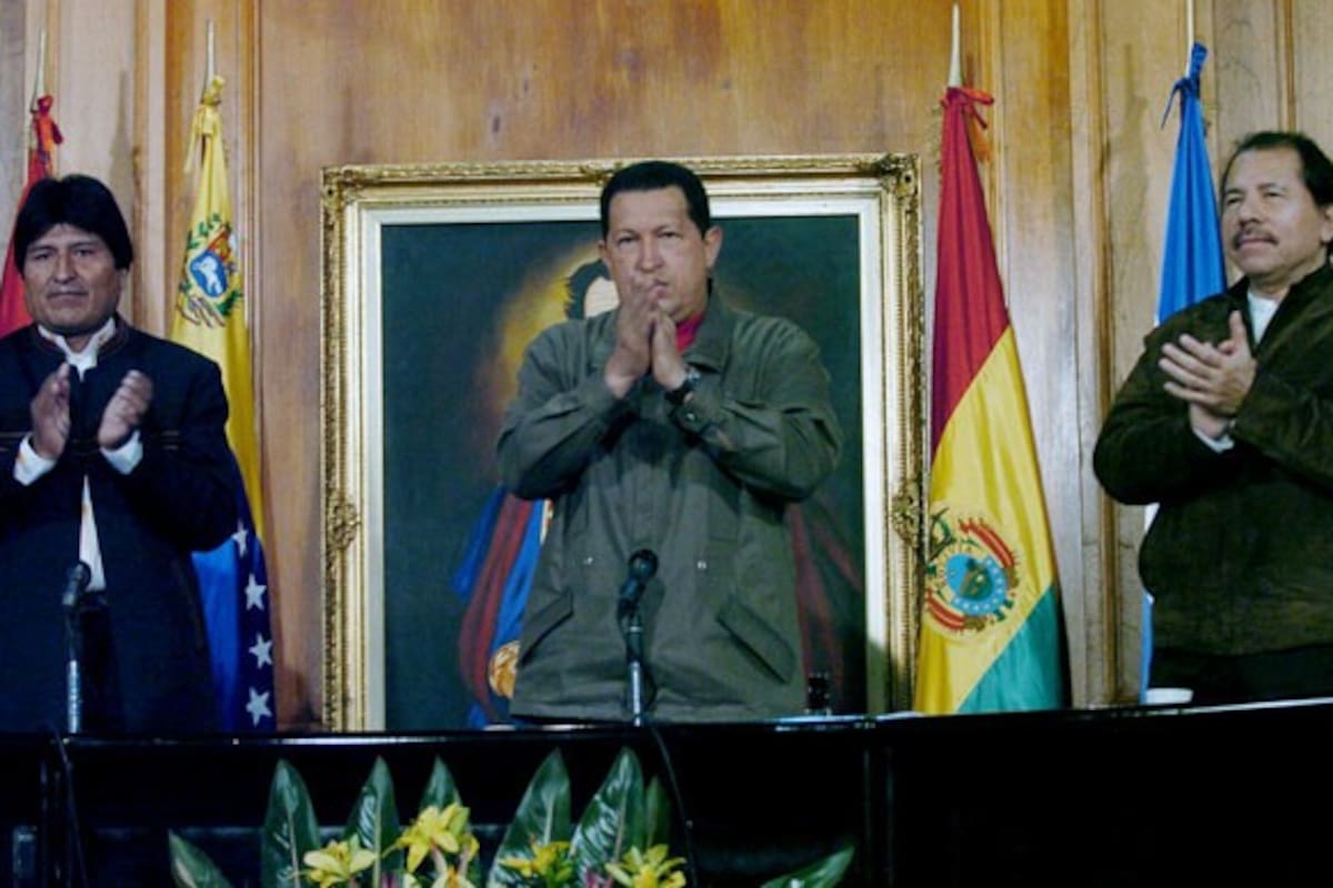Evo Morales, Hugo Chávez y Daniel Ortega, gobernantes de los países de la Alternativa Bolivariana para los Pueblos de América (ALBA), firman un acuerdo alimentario