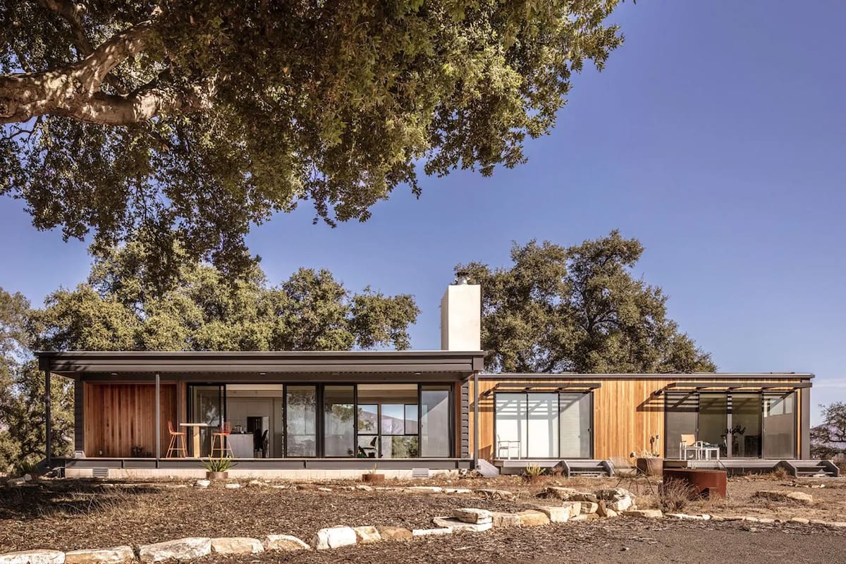 Evolutiva es una empresa dedicada a la producción de casas en fábrica, para luego transportarlas e instalarlas en su ubicación definitiva con un costo que arranca en menos de US$50.000