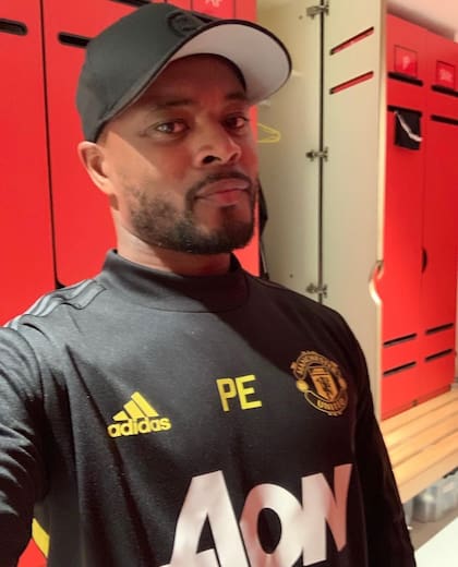 Evra dijo que en el vestuario había homofobia