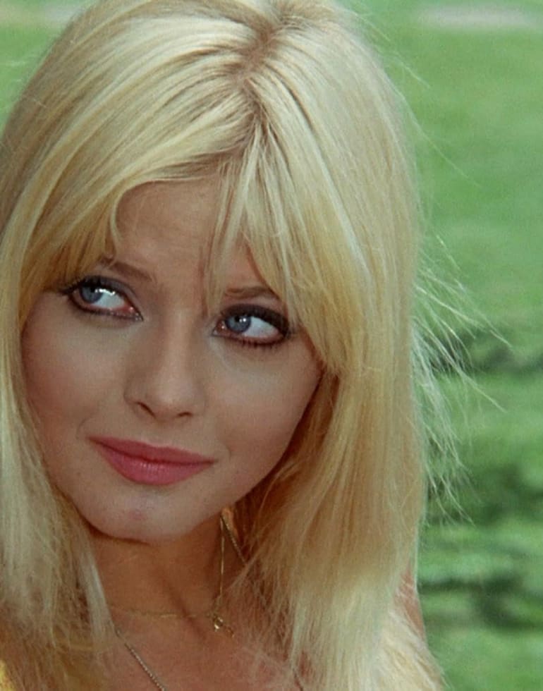 Ewa Aulin en La muerte puso un huevo (1968)