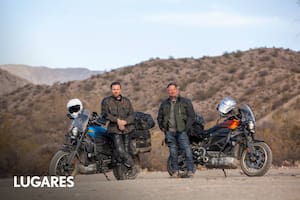Ewan McGregor y Charley Boorman durante la filmación de Long Way Up.