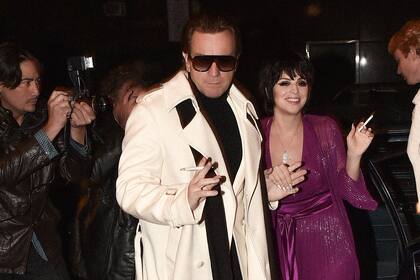 Ewan MCGregor y Krysta Rodriguez en Halston