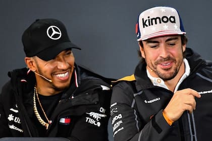 Ex compañeros, grandes rivales; la transferencia de Lewis Hamilton de Mercedes a Ferrari abrió el juego de pases en la Fórmula 1; el conjunto alemán tiene uno de los seis asientos libres para 2025.