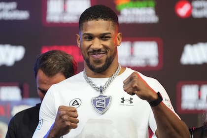Excampeón de peso pesado Anthony Joshua sufre accidente automovilístico en Nigeria