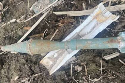 Excavaban para hacer las bases de una obra en un barrio de Tigre y se encontraron con al menos cuatro ojivas