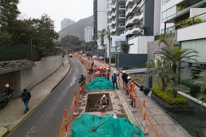 Excavaciones para tuberías de gas en Lima vuelven a sacar a la luz entierros preincaicos