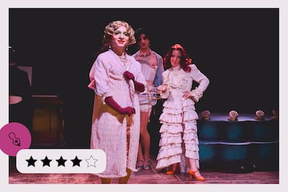 Excelentes actuaciones, música y gran despliegue de vestuario, maquillaje, pelucas y purpurina en Saraos uranistas