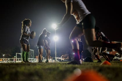 Excepto La Plata, ningún club de los más poderosos del rugby jugado por hombres tiene equipos de mujeres.