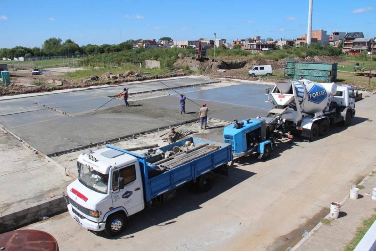 Exceptuada por ser una pieza esencial en la construcción de los centros de salud de emergencia, la compañía fabrica 30.000 metros cuadrados de material