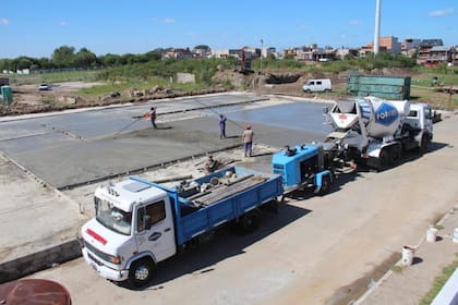 Exceptuada por ser una pieza esencial en la construcción de los centros de salud de emergencia, la compañía fabrica 30.000 metros cuadrados de material
