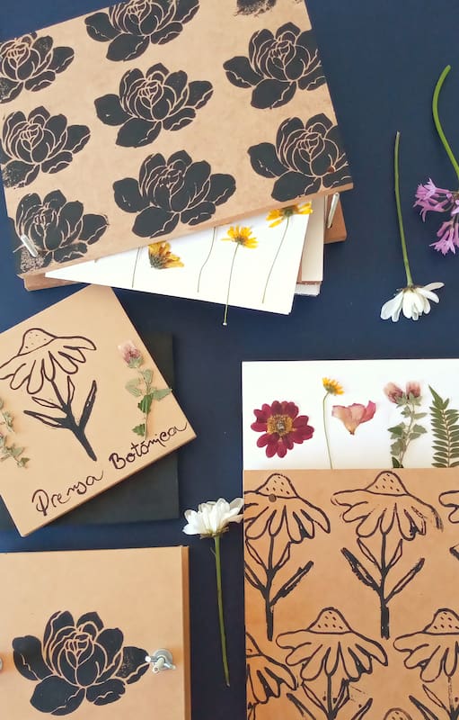 Distintas prensas de flores con distintos diseños.