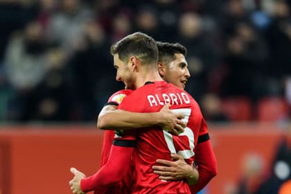 Exequiel Palacios y Lucas Alario, socios en la victoria de Bayer Leverkusen por la Copa de Alemania