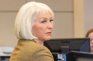 Exfuncionaria electoral de Colorado sale de prisión tras presión de Trump al gobernador demócrata