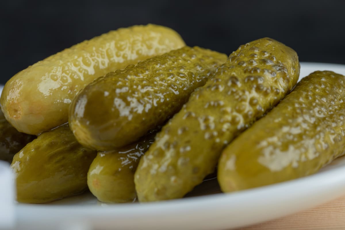 Existe un mito en Connecticut que los pepinillos deben rebotar 30 centímetros para ser considerados legales