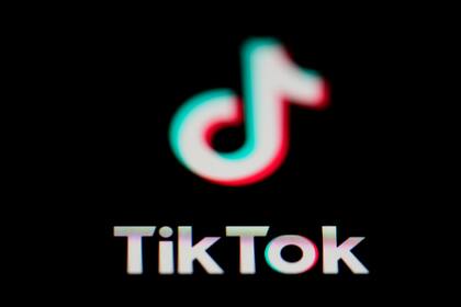 Existe una manera de disfrutar la diversidad de videos de TikTok sin necesidad de estar conectado a la red. (Foto AP/Matt Slocum)