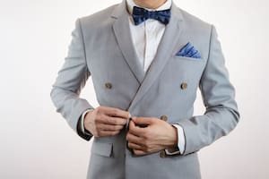 Existe una razón por la cual algunos sacos tienen los bolsillos cosidos.