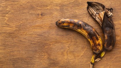 Existen diferentes métodos caseros que permiten retrasar la maduración de las bananas (Foto: Freepik)