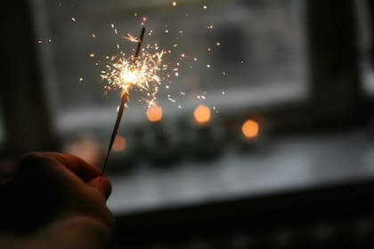 Existen diferentes rituales para empezar con el pie derecho el Año Nuevo (Unsplash)