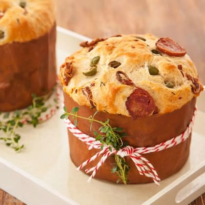 Existen diferentes versiones del pan dulce y ahora se suma la opción salada como propuesta para la noche del 24