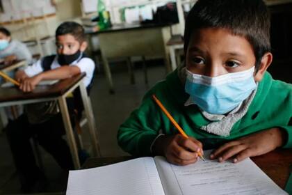 Existen en la región iniciativas alentadoras para compensar desigualdades, pero deben escalarse y recibir más apoyo, según Uribe