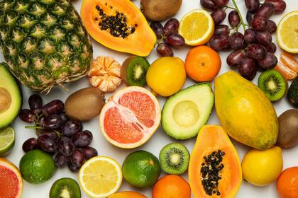 Existen frutas que deberías evitar comer por la noche