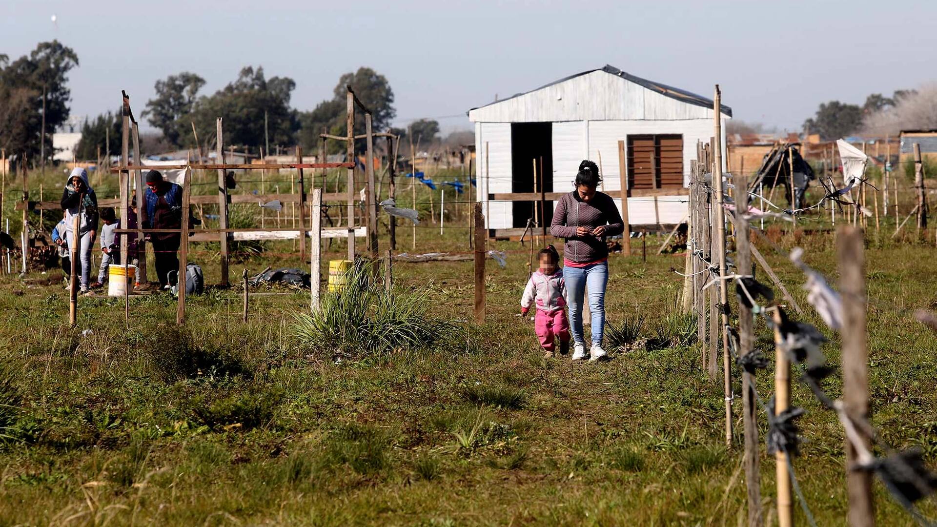 Existen más de 200 puntos con usurpaciones masivas en los 926 kilómetros cuadrados que tiene el partido de La Plata; la extensión del municipio “facilita que se generen este tipo de situaciones”, según Oscar Negrelli, secretario de Coordinación