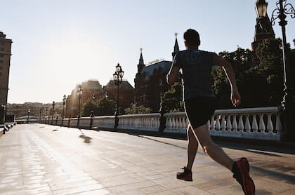 Existen otras maneras de mejorar la calidad de sueño, como aumentar la exposición a la luz solar o no consumir cafeína por la tarde