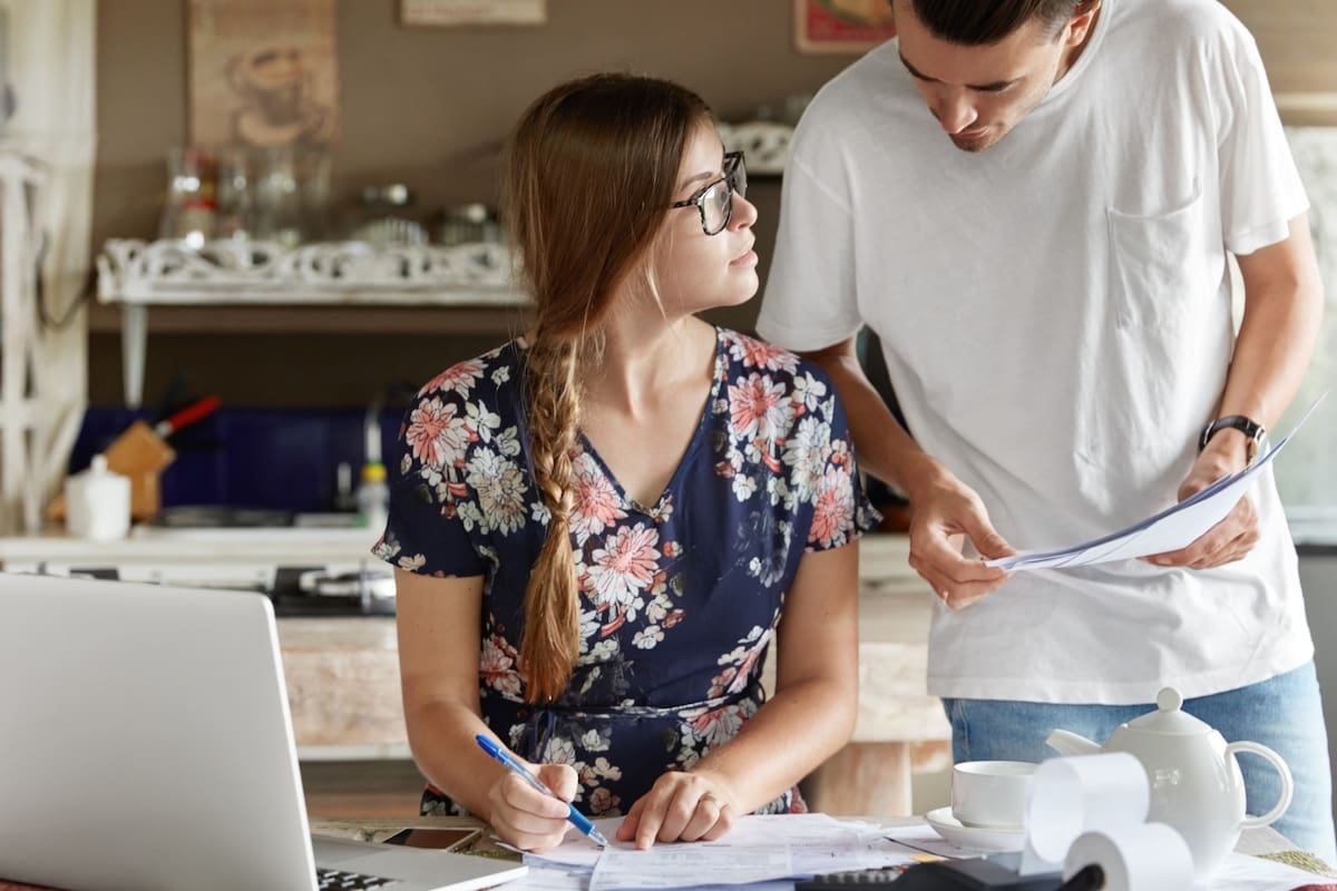 Existen programas del gobierno federal que pueden ayudar a un residente a pagar la luz, el gas y hacer mejoras a su hogar para ahorrar dinero
