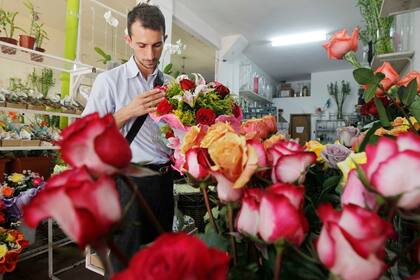 Existen varios comercios en donde conseguir rosas en California